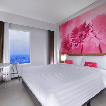 Favehotel Rungkut Surabaya Exterior photo