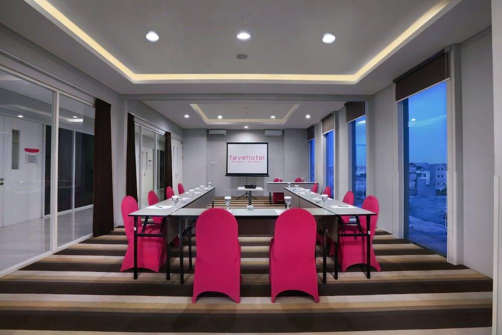 Favehotel Rungkut Surabaya Exterior photo