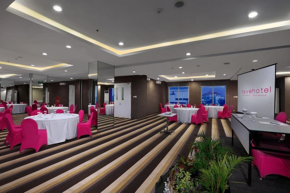 Favehotel Rungkut Surabaya Exterior photo