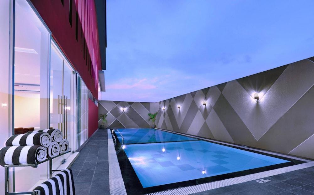 Favehotel Rungkut Surabaya Exterior photo