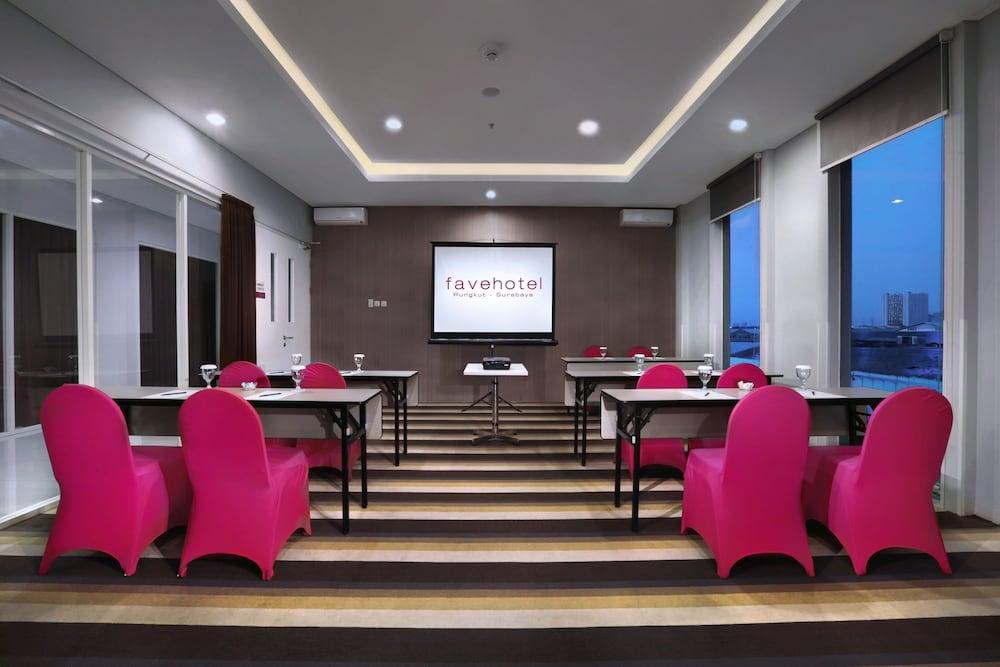 Favehotel Rungkut Surabaya Exterior photo